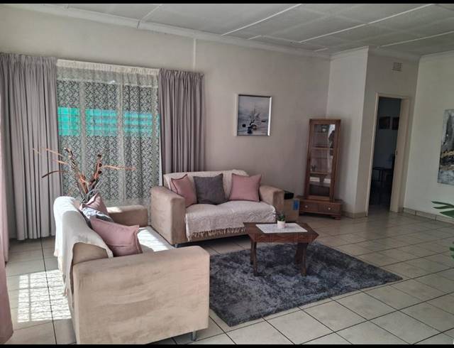 3 BEDROOM HOUSE FOR SALE IN SOUTH CREST